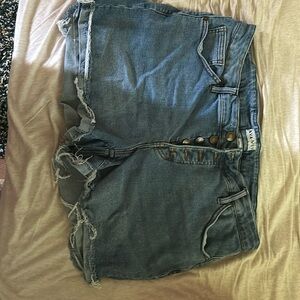Distressed Target jean shorts size 16W. Real pockets. 5 button closure.